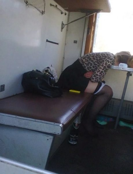 Девушки в поезде