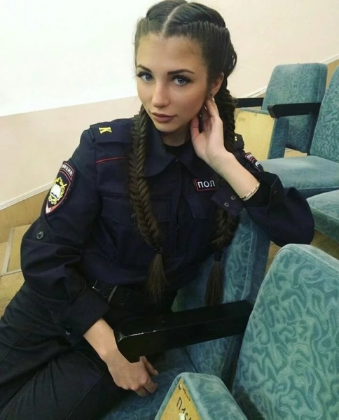 Картинки девушек в форме полиции (32 фото)