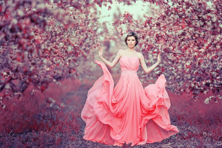 Картинки девушек в розовом платье (32 фото)