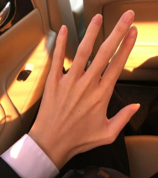 Красивые руки девушек: 80 фото